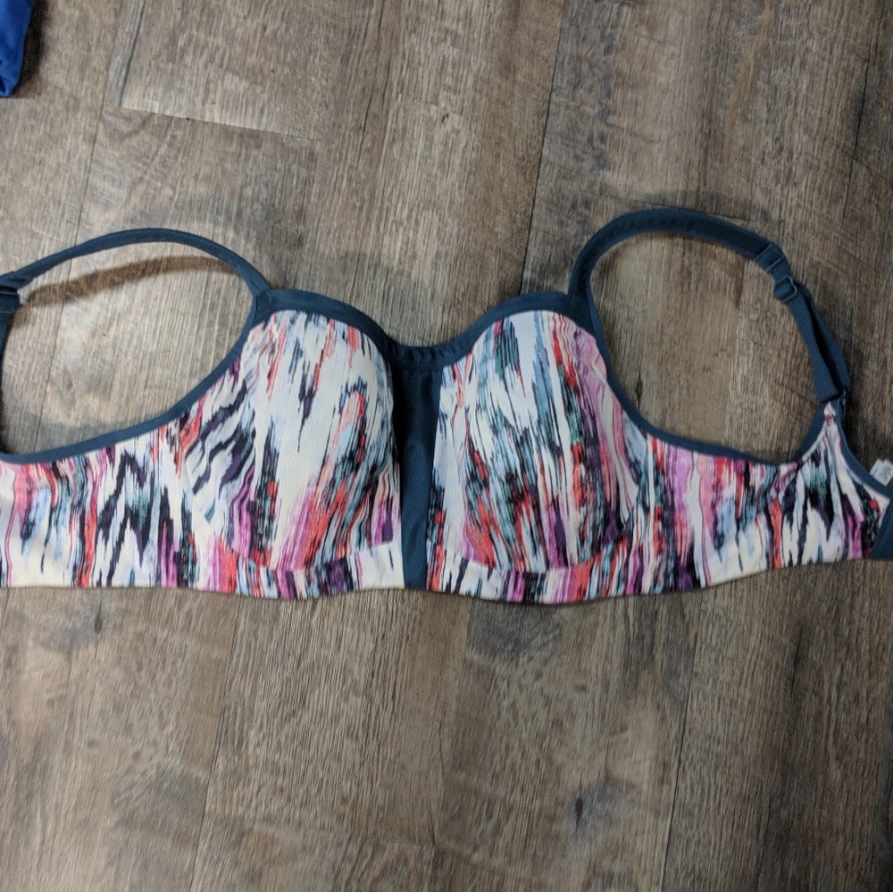 Sports bra